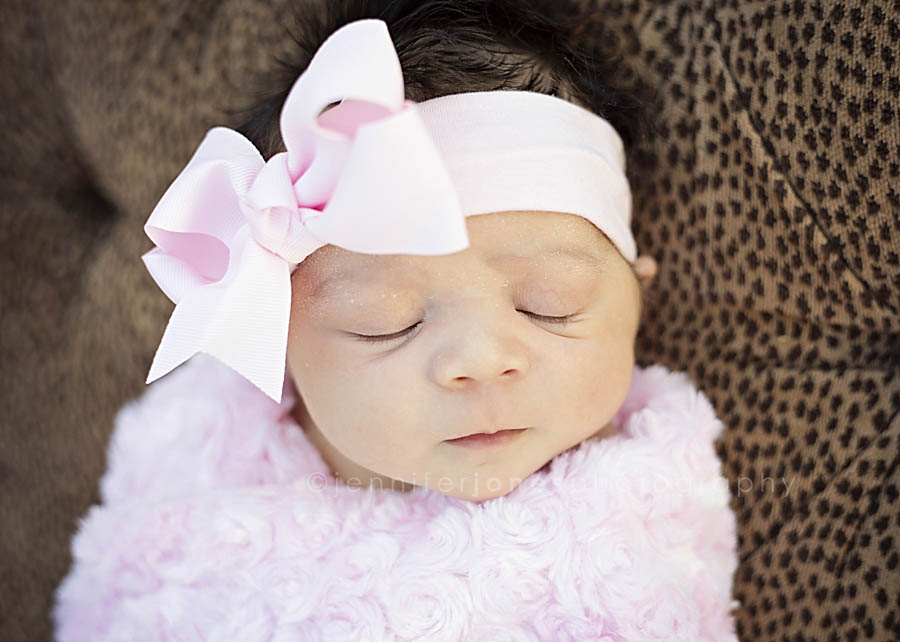 Sweet newborn sleeps in pink bow during Arizona newborn session